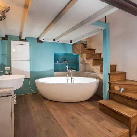Design Near Spanish Step Rom